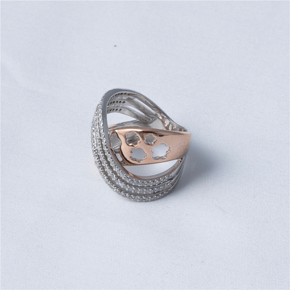 Rose Gold Clover Crossover Silver Ring - Image 3