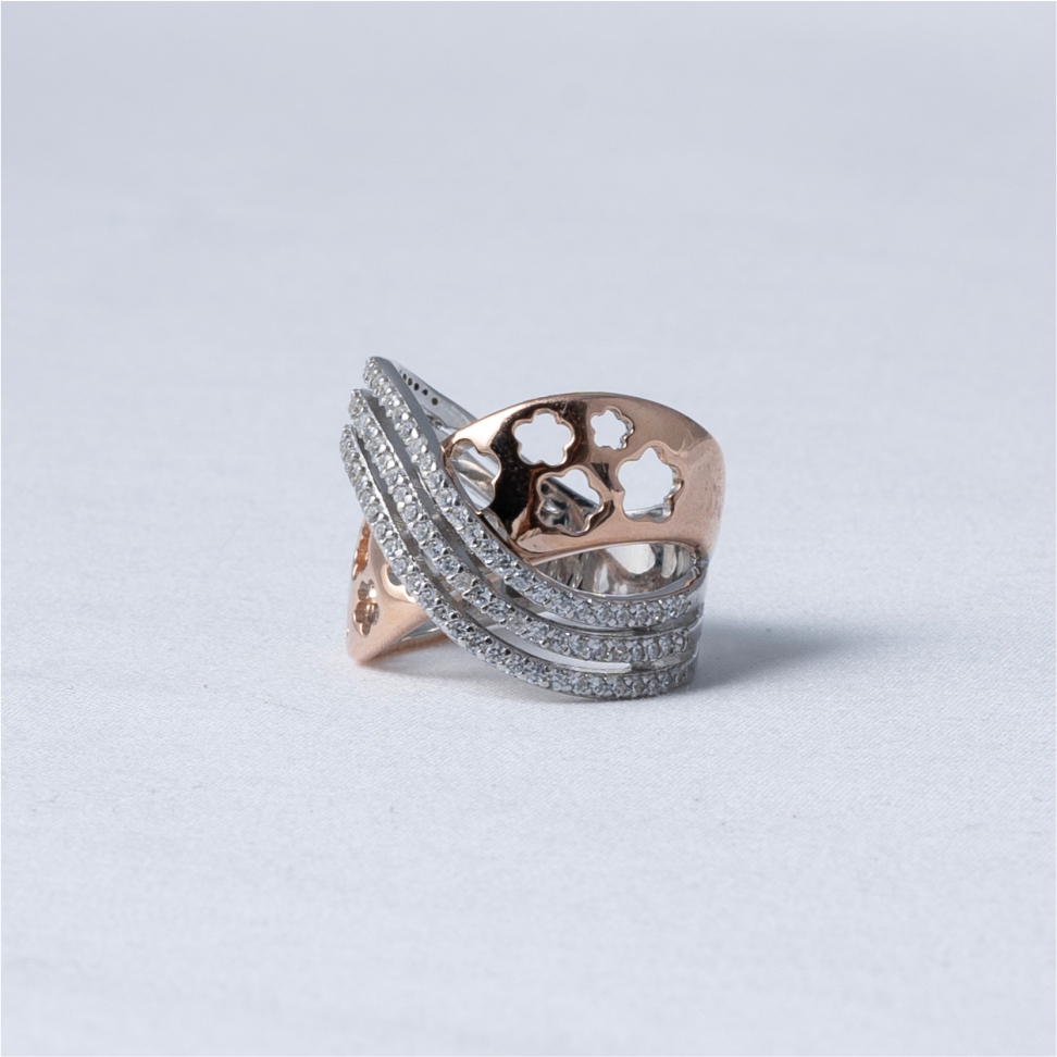 Rose Gold Clover Crossover Silver Ring - Image 4