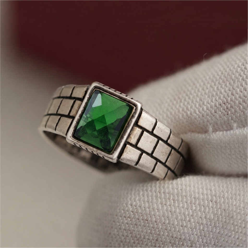 Emerald Rectangle Signet 925 Silver Ring - Image 2