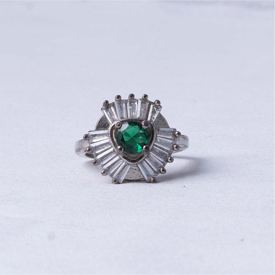 Green Heart Stone Sunburst 925 Silver Ring