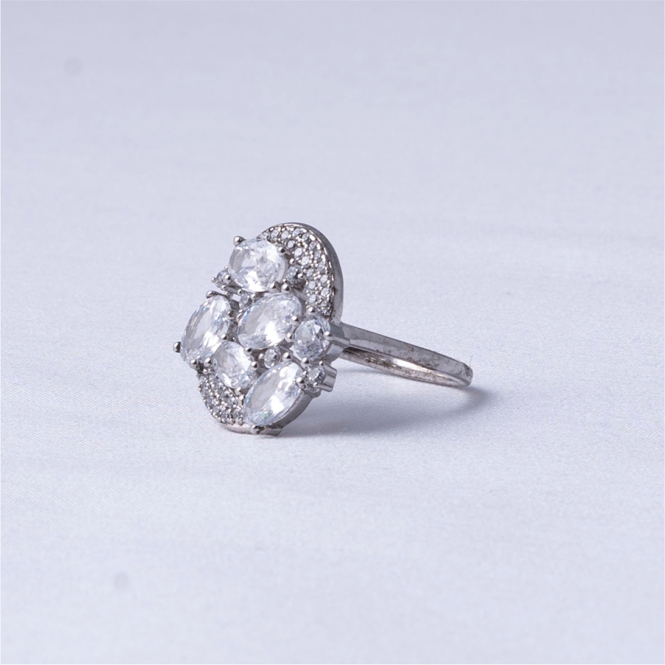 Floral Diamond Style Ring - Image 3
