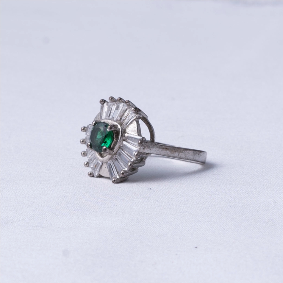 Green Heart Stone Sunburst 925 Silver Ring - Image 3