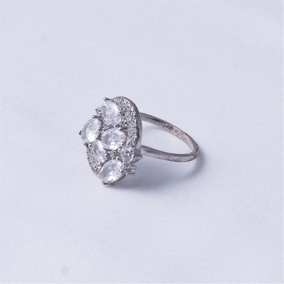 Floral Diamond Style Ring - Image 4