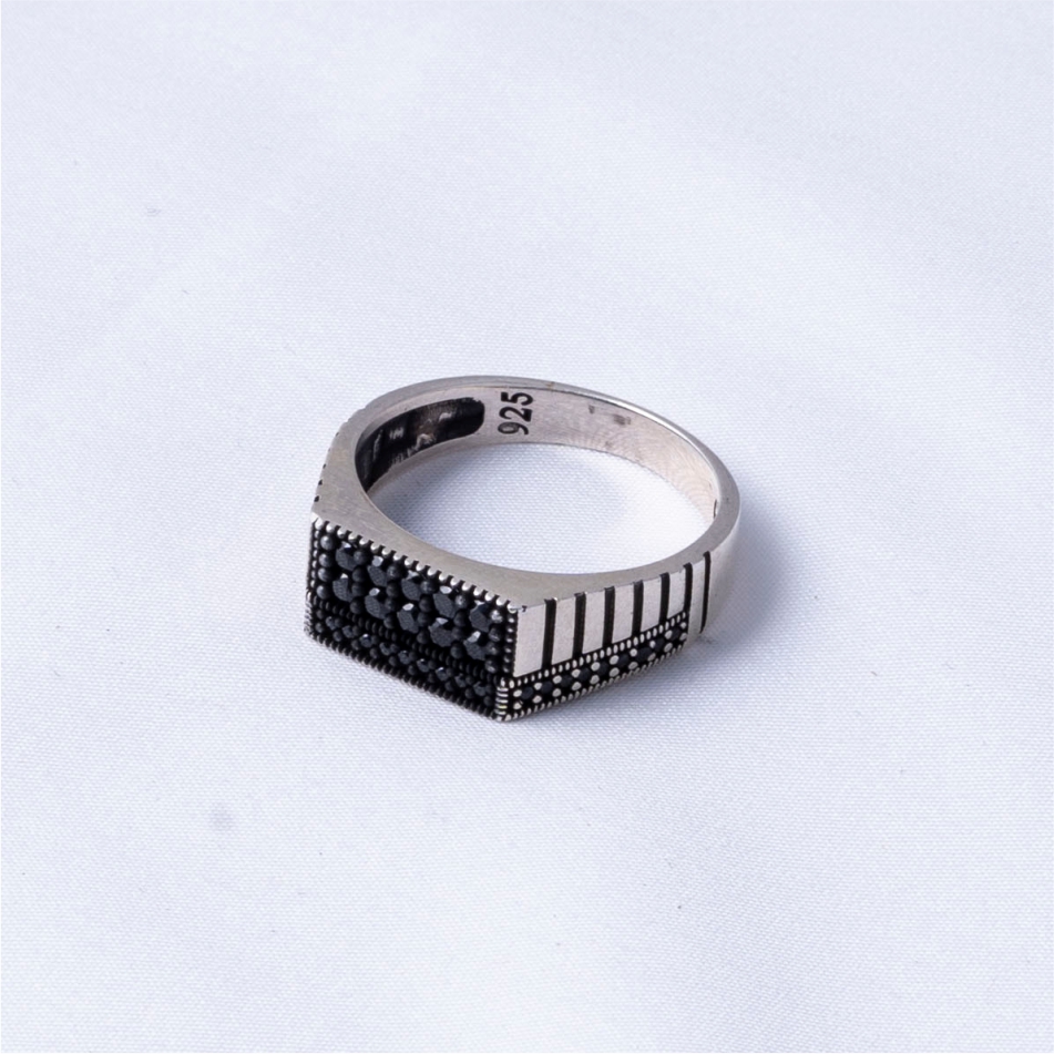 Black Stone Rectangular 925 Silver Ring - Image 4