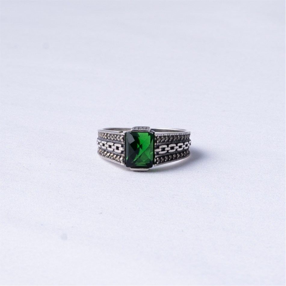 Emerald Green CZ Vintage Band Ring