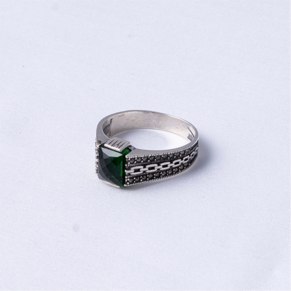 Emerald Green CZ Vintage Band Ring - Image 3