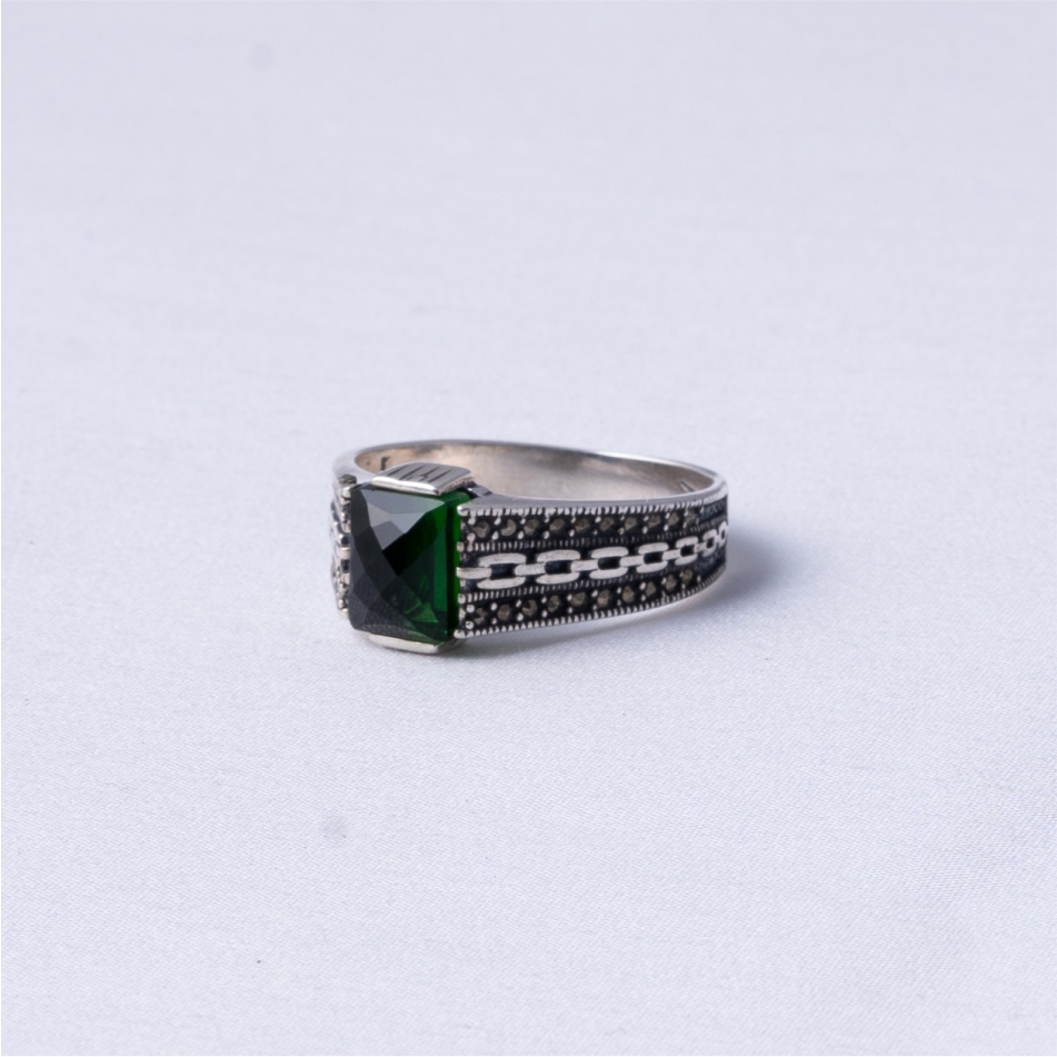 Emerald Green CZ Vintage Band Ring - Image 4