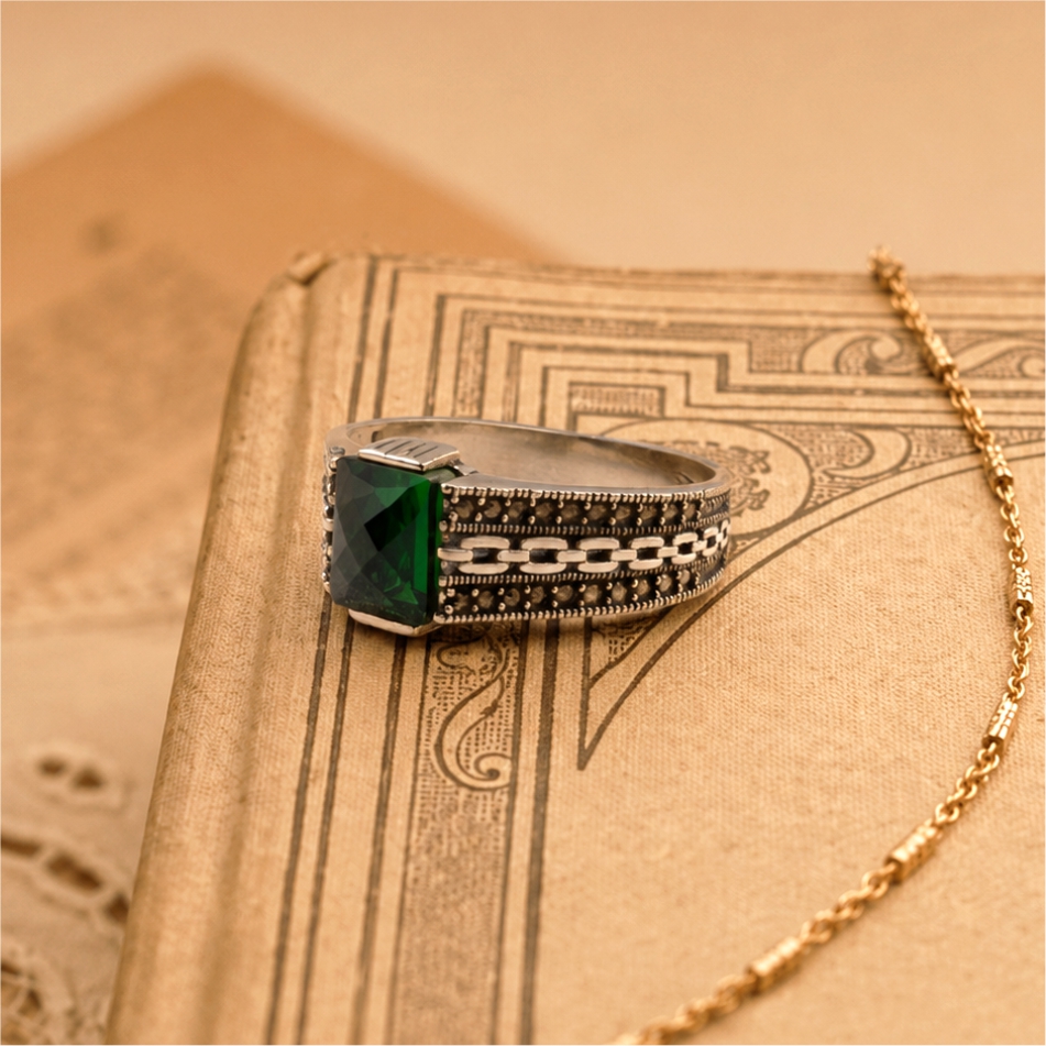 Emerald Green CZ Vintage Band Ring - Image 2