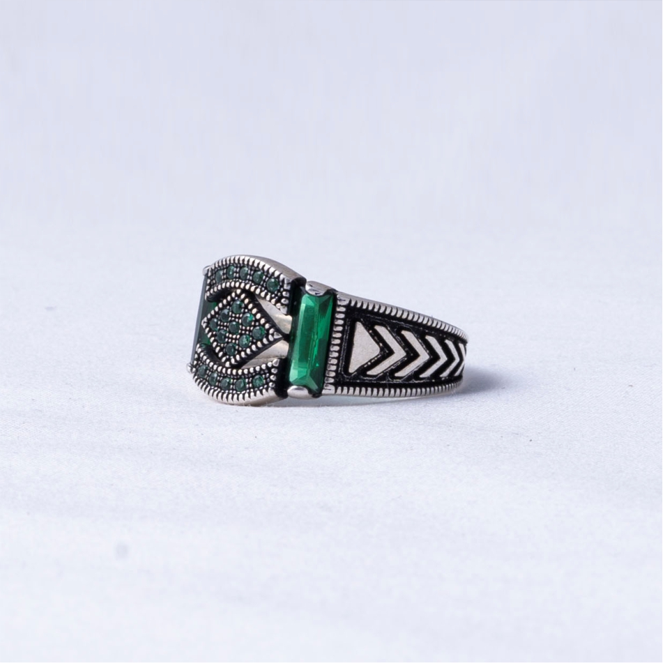 Emerald Vintage 925 Silver Ring - Image 2