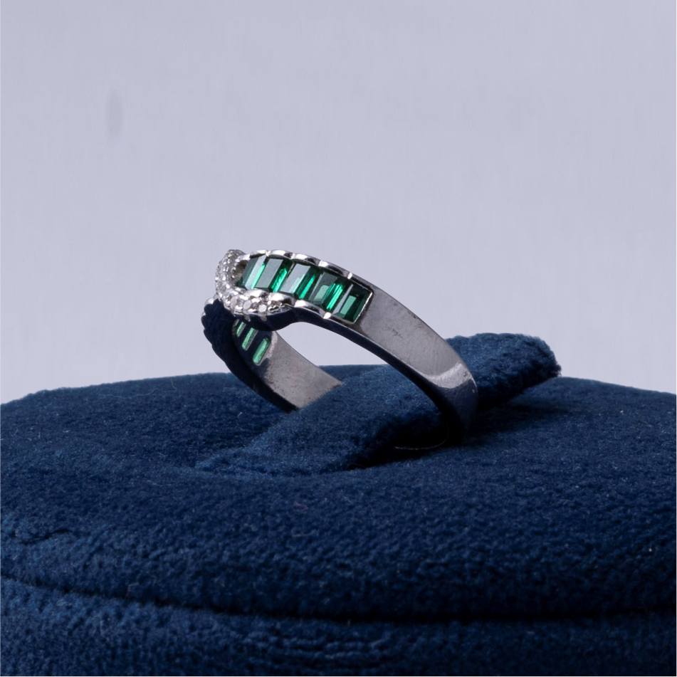 Emerald Wave 925 Silver Ring - Image 2