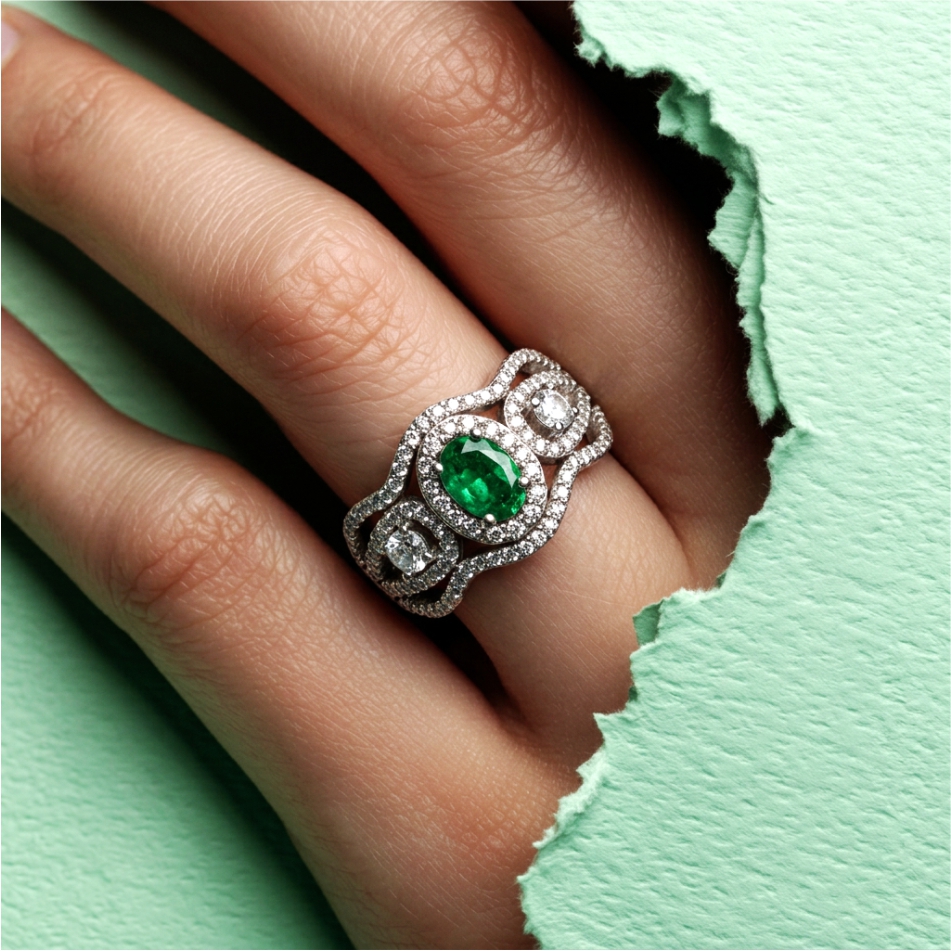 Green Stone Halo 925 Silver Ring - Image 2