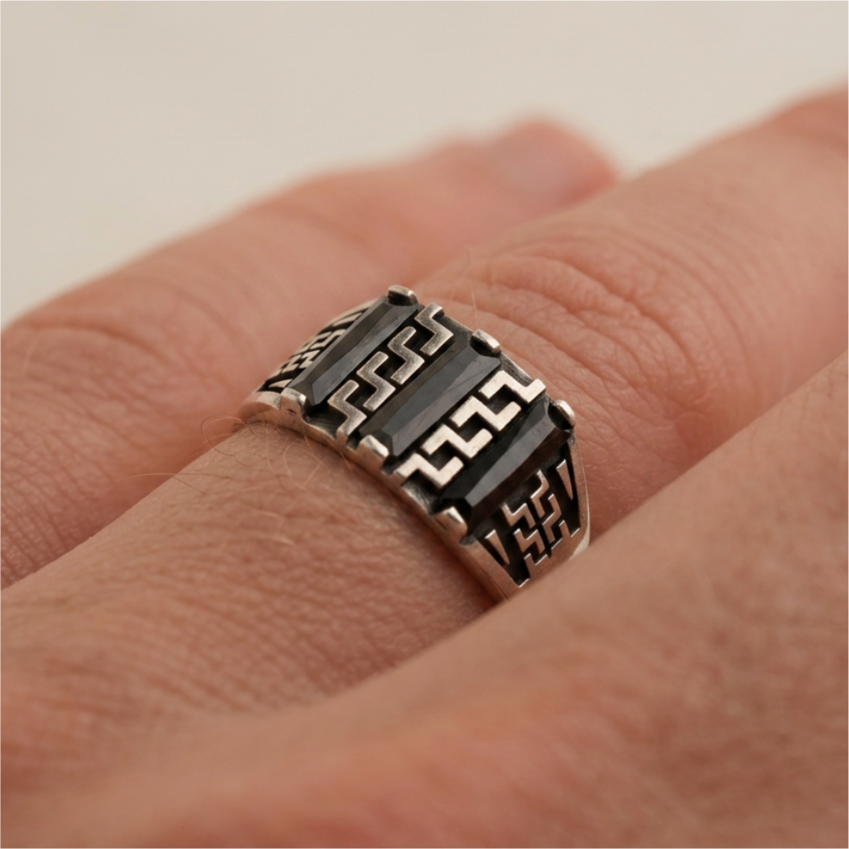Black Stone Vintage 925 Silver Ring - Image 2