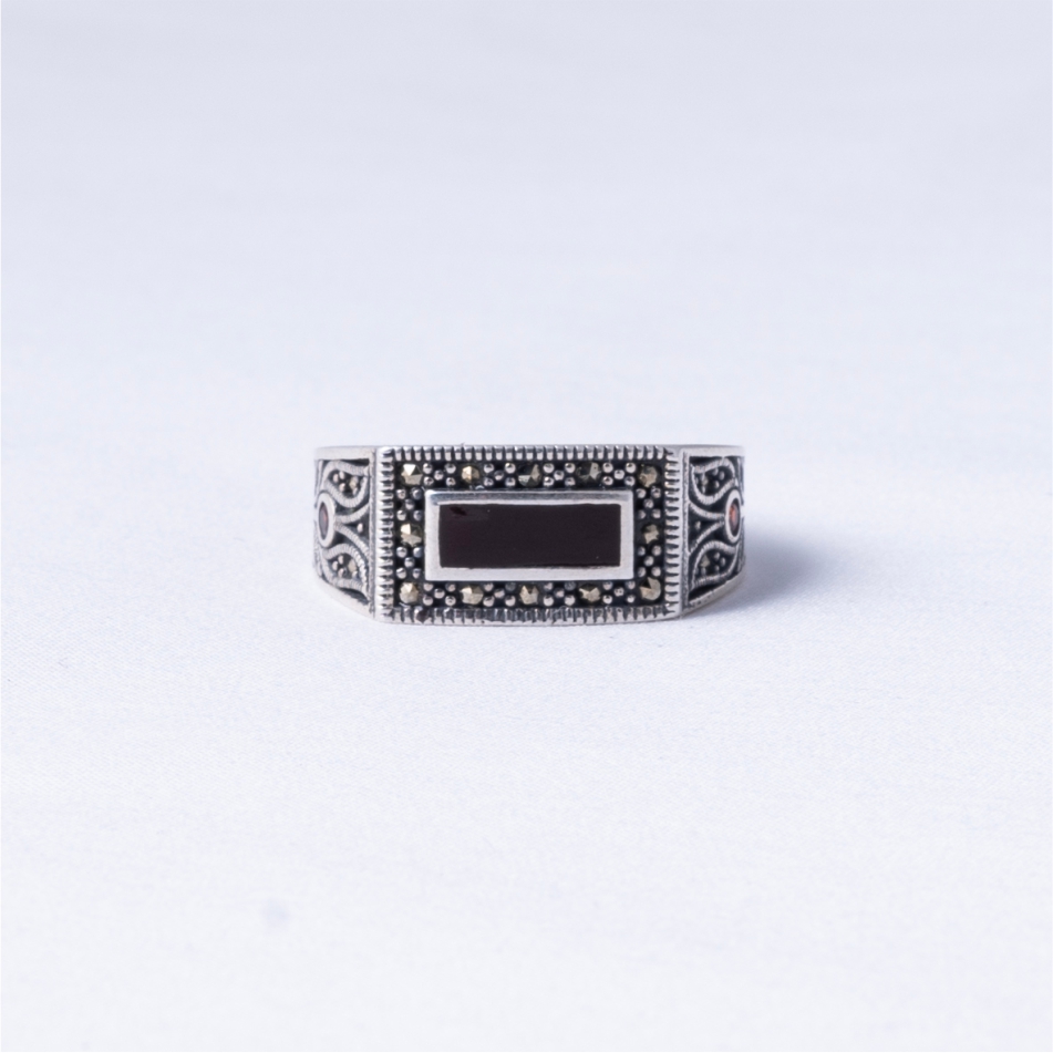 Vintage Maroon Stone 925 Silver Ring