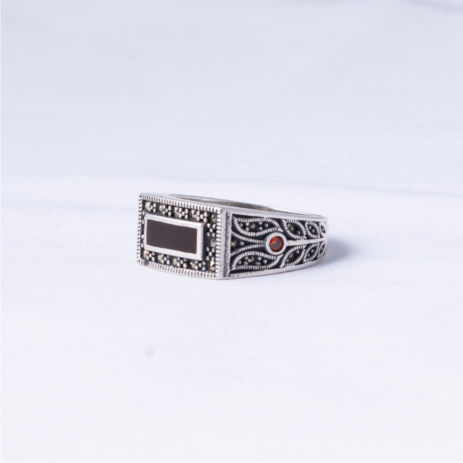 Vintage Maroon Stone 925 Silver Ring - Image 3