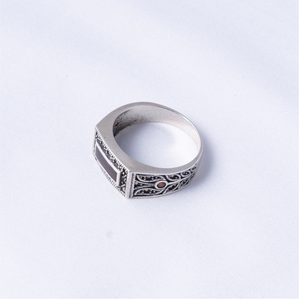 Vintage Maroon Stone 925 Silver Ring - Image 4